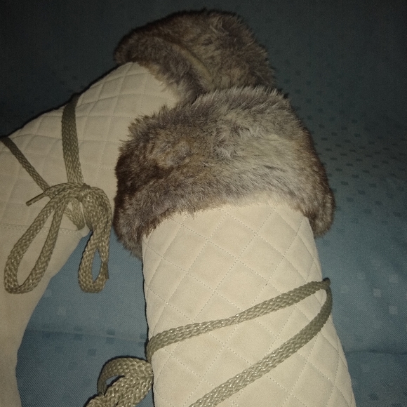 Marc Jacobs cream suede wedge boots. Size 36 - Picture 5 of 12